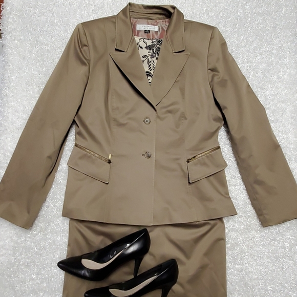 Tahari Dresses & Skirts - Tahari Tan Skirt & Blazer Career Suit Set